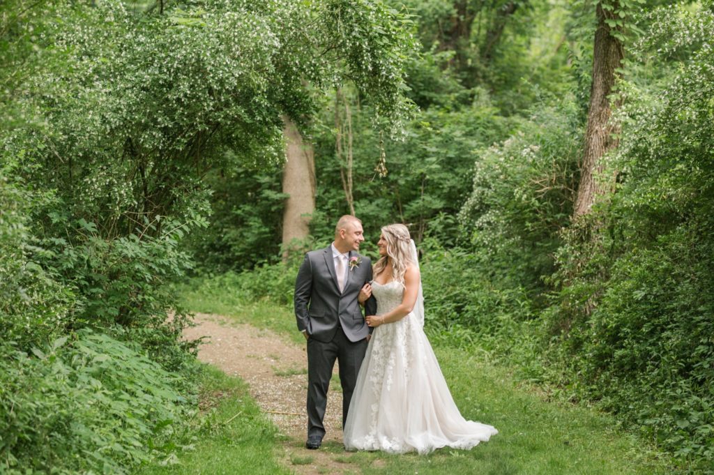 akron-ohio-backyard-summer-wedding-38